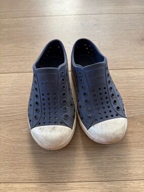 Native Jefferson toddler shoes navy blue size C10